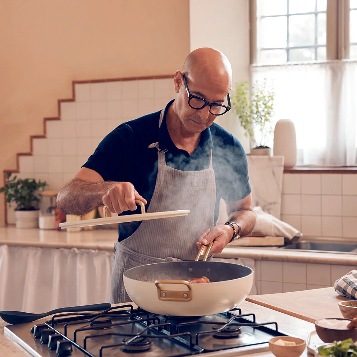 Stanley Tucci™<br> Ceramic Non-Stick 33cm Essential Stanley Pan | Carrara White - Image 5