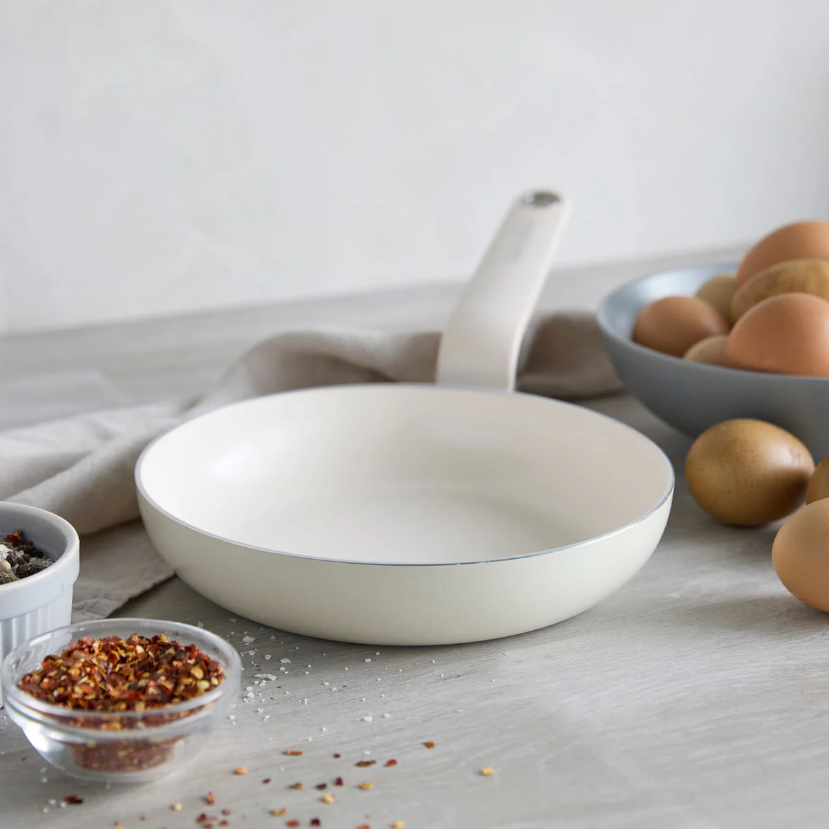 Rio Advanced<br> 10 Pcs Cookware Set, Cream White - Image 7